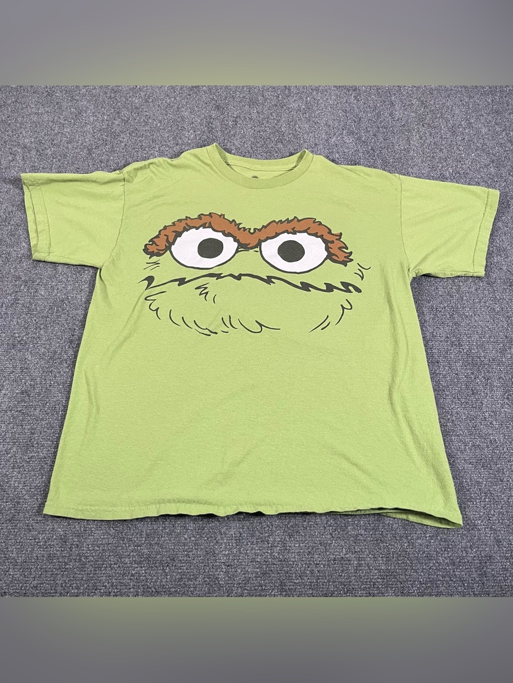 Vintage Sesame Street Oscar The Grouch Green Short Sleeve Shirt Size Large 2010